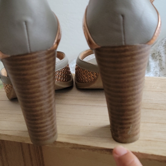 Report Open-Toed T-Strap Sandals - Picture 4 of 7